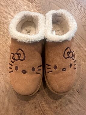 Faux-Shearling Slipper Boots - Tan Hello Kitty Style
